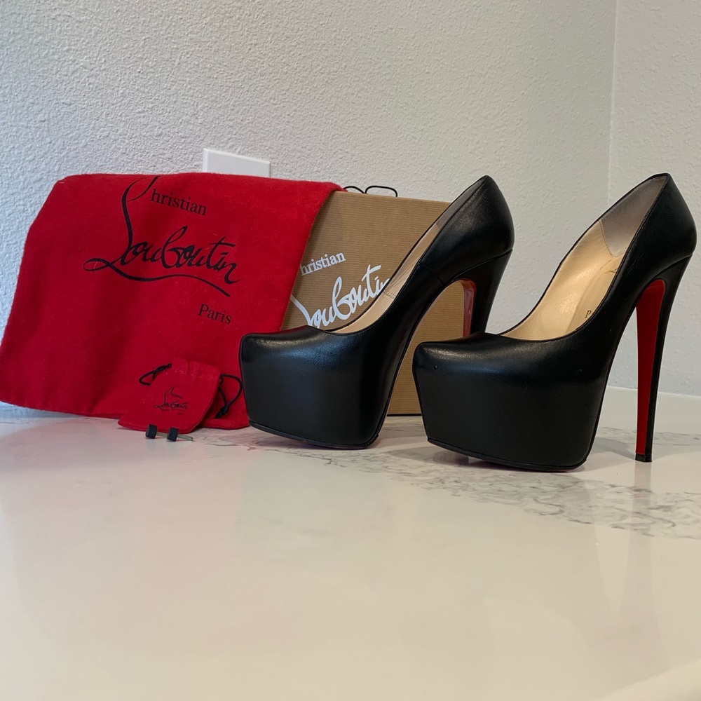 100% authentic Christian Louboutin Daffodile pumps